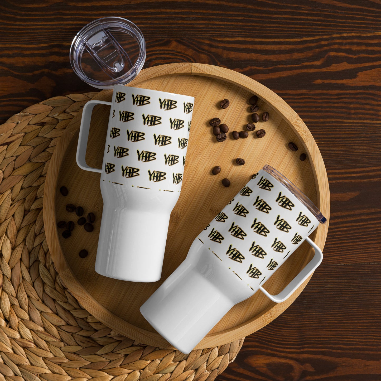 Travel mug with a handle